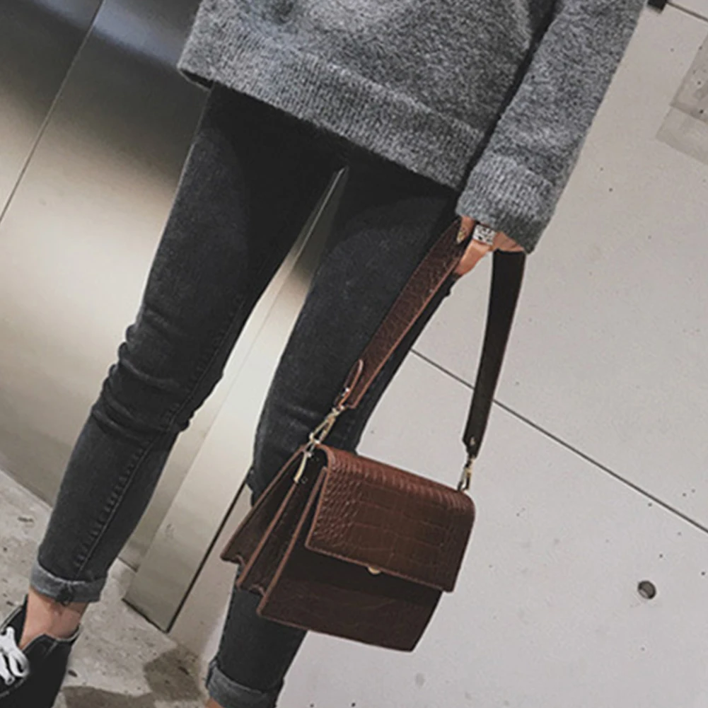 European Fashion Female Big Tote bag 2020 New Quality PU Leather Women's Large Handbag Crocodile pattern Shoulder Messenger Bags
European Fashion Female Big Tote bag 2020 New Quality PU Leather Women's Large Handbag Crocodile pattern Shoulder Messenger Bags