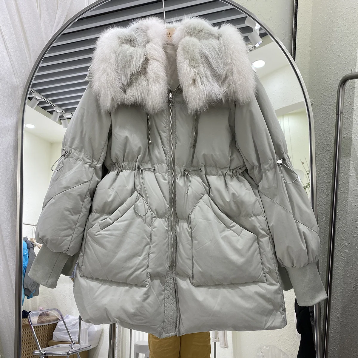 Off season 2021 new large wool collar down jacket women's medium and long short white duck down waist closing Korean jacket
Off season 2021 new large wool collar down jacket women's medium and long short white duck down waist closing Korean jacket