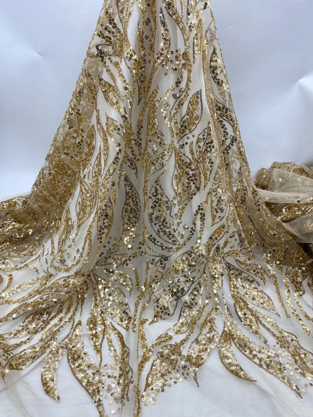 2021 top grade quality French laces sequins embroidery gauze fabrics elegant tissue African wedding party dress DIY tulle laces
2021 top grade quality French laces sequins embroidery gauze fabrics elegant tissue African wedding party dress DIY tulle laces