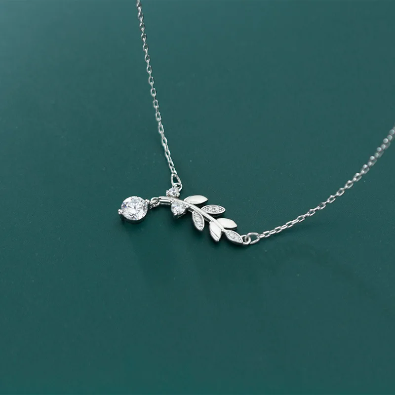 S925 Sterling Silver Necklace Female Korean Style Jewelry Fashion Fresh Diamond Leaf Simple Leaf Clavicle Chain Holiday Gifts
S925 Sterling Silver Necklace Female Korean Style Jewelry Fashion Fresh Diamond Leaf Simple Leaf Clavicle Chain Holiday Gifts