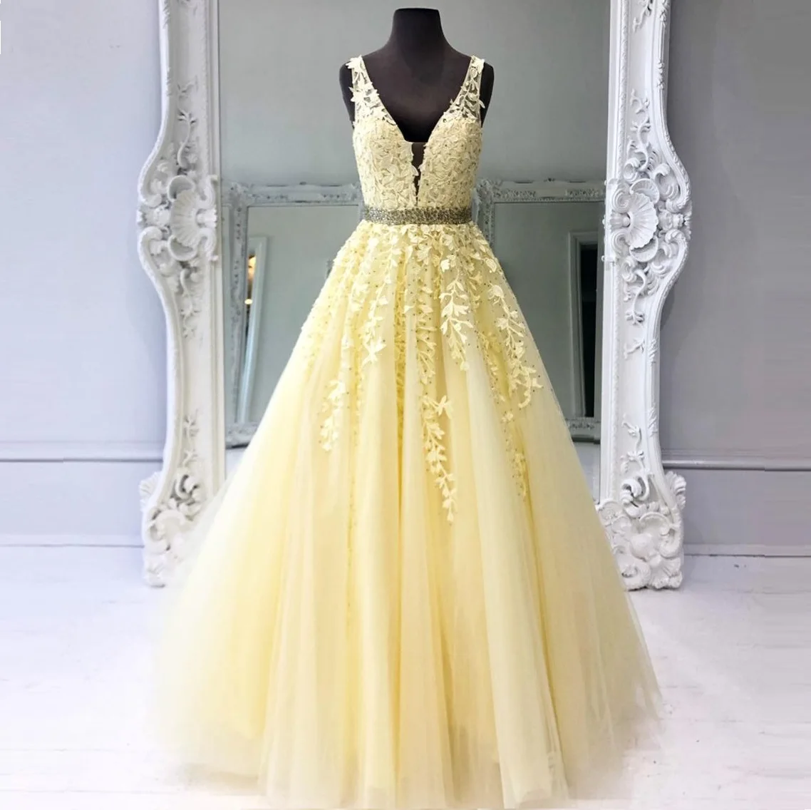 Elegant princess Bride WEDDING gown SLEEVELESS PLUS SIZE lace up Celebrity Ball Gown BOHO wedding DRESS vestido De Noiva
Elegant princess Bride WEDDING gown SLEEVELESS PLUS SIZE lace up Celebrity Ball Gown BOHO wedding DRESS vestido De Noiva