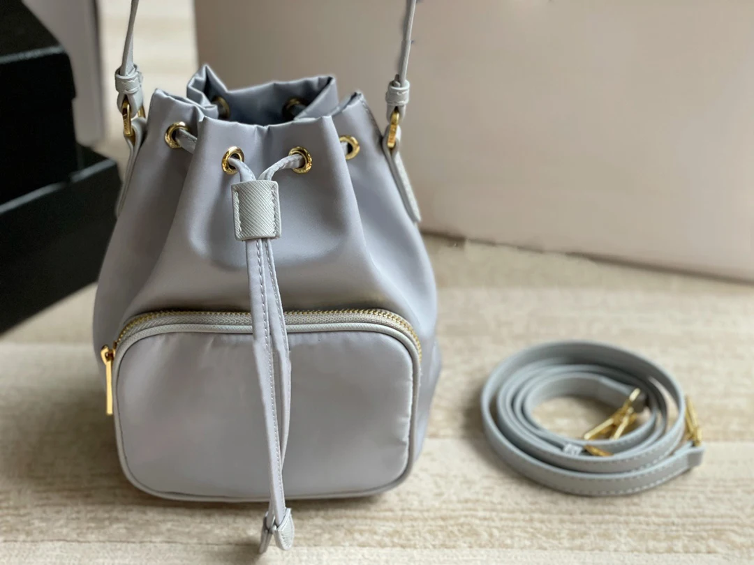 2021 fashion one-shoulder bucket bag, atmospheric, versatile, large-capacity female bag, brand-name bag, wallet
2021 fashion one-shoulder bucket bag, atmospheric, versatile, large-capacity female bag, brand-name bag, wallet