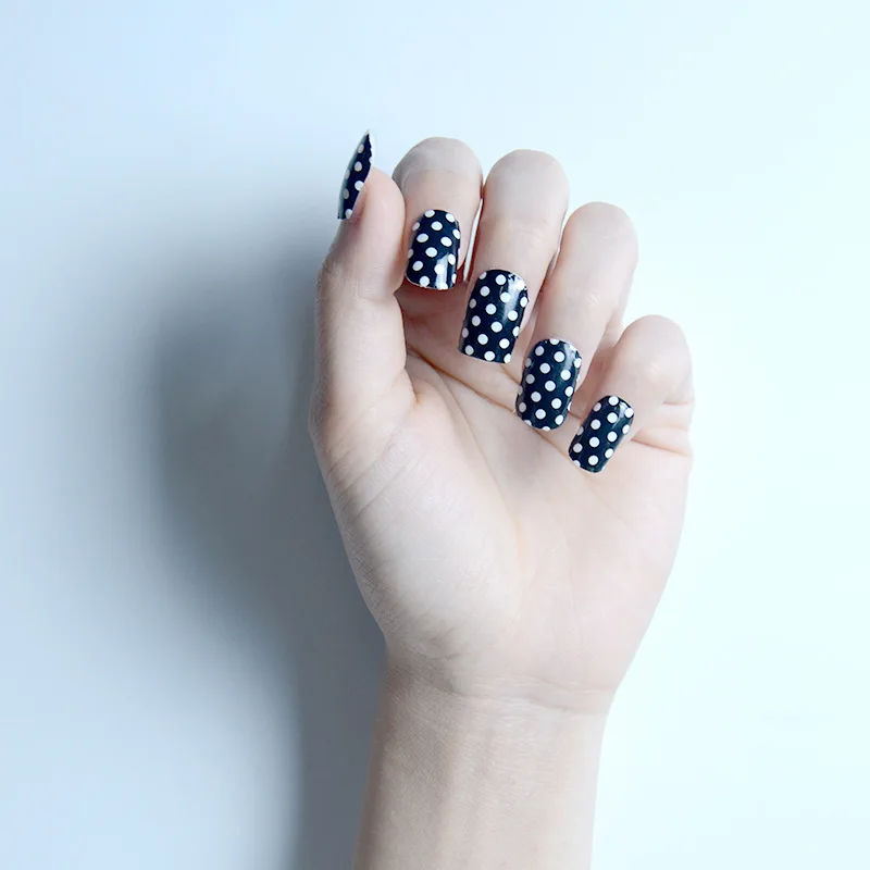 14tips Polka Dot Trend Black White Nail Stickers Bronzing Stripes Transparent French Water Slide Sticker Trendy sexy manicure
14tips Polka Dot Trend Black White Nail Stickers Bronzing Stripes Transparent French Water Slide Sticker Trendy sexy manicure