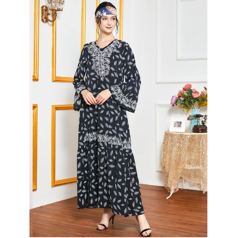 Muslim Floral Printed Long Dress Women Embroidery Abaya V-neck Casual Loose Flare Sleeve Plus Size Maxi Robe Ramadan Eid Turkish
Muslim Floral Printed Long Dress Women Embroidery Abaya V-neck Casual Loose Flare Sleeve Plus Size Maxi Robe Ramadan Eid Turkish