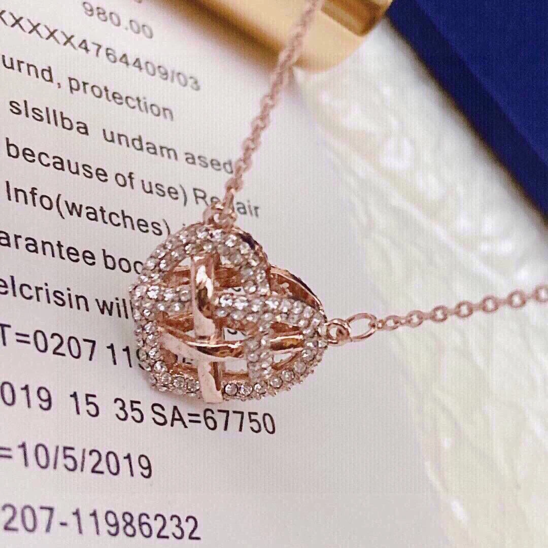 Brand Rose Gold Three-dimensional Hollow Out Love Heart Necklace With Pendant On Both Sides, Exquisite And Lovely Banquet
Brand Rose Gold Three-dimensional Hollow Out Love Heart Necklace With Pendant On Both Sides, Exquisite And Lovely Banquet