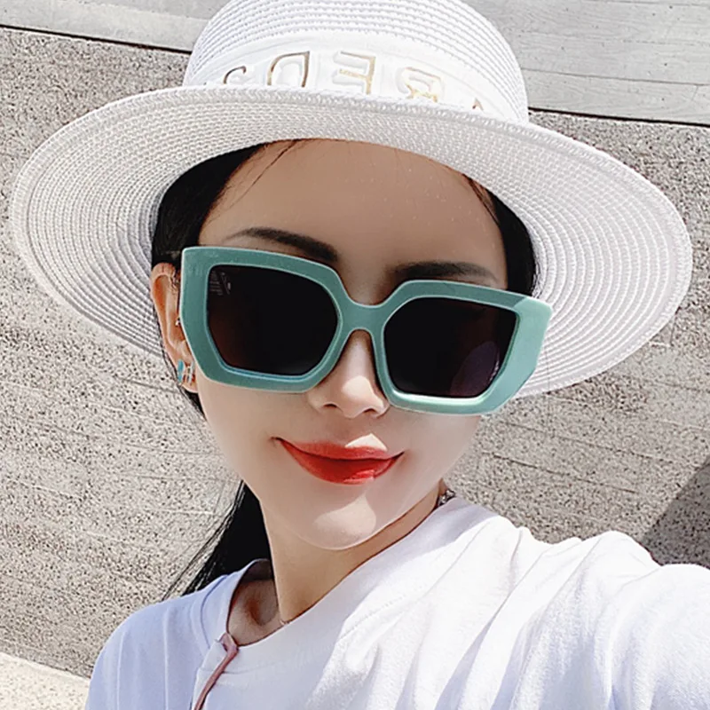 New European And American Modern Retro Sunglasses Fashion Women's Polygonal Black Thick Edge Trendy Sun Glasses UV400 Zonnebril
New European And American Modern Retro Sunglasses Fashion Women's Polygonal Black Thick Edge Trendy Sun Glasses UV400 Zonnebril