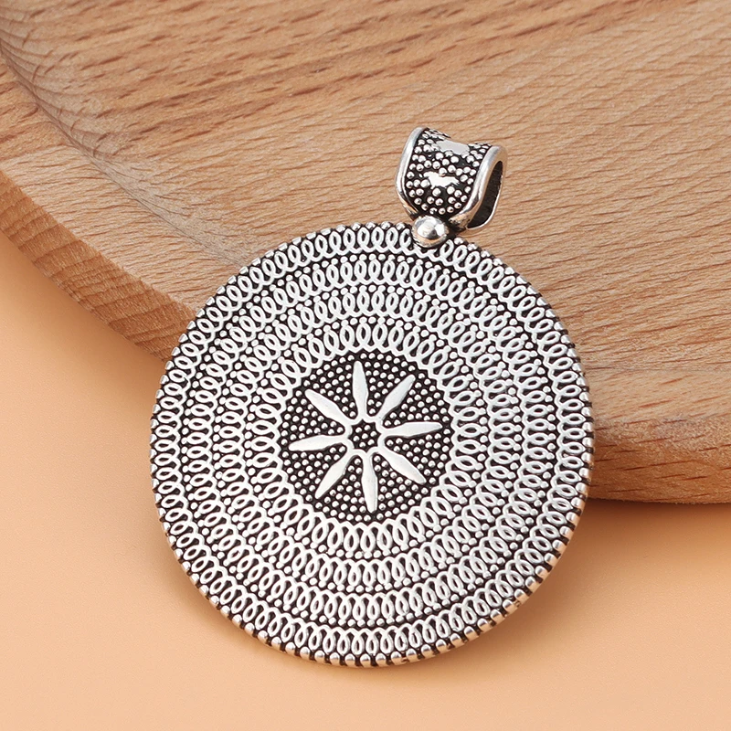 4pcs/Lot Tibetan Silver Boho Bohemia Round Circle Charms Pendants for DIY Necklace Jewelry Making Findings Accessories
4pcs/Lot Tibetan Silver Boho Bohemia Round Circle Charms Pendants for DIY Necklace Jewelry Making Findings Accessories