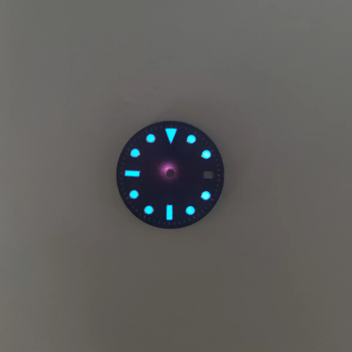 Watch Parts 29mm Sterile Dial Luminous Watch Dial Luminous Suitable For ETA 2836 2824 Mingzhu DG 2813 Miyota8215 821Amovement
Watch Parts 29mm Sterile Dial Luminous Watch Dial Luminous Suitable For ETA 2836 2824 Mingzhu DG 2813 Miyota8215 821Amovement