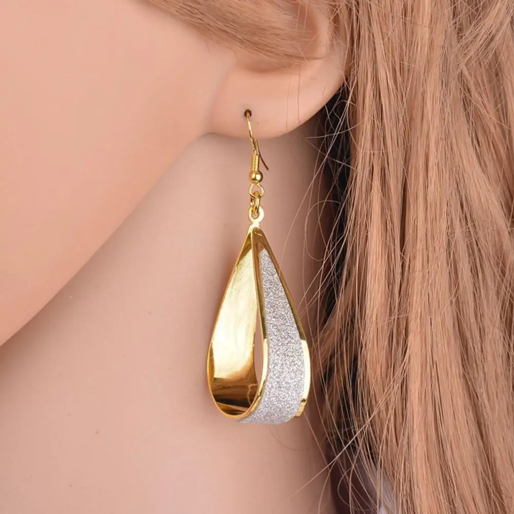 2021 Classic Women Earrings Water Drop Shape Alloy Simple Hollow Drop Earrings Hook Earrings Party Supplies for Wedding
2021 Classic Women Earrings Water Drop Shape Alloy Simple Hollow Drop Earrings Hook Earrings Party Supplies for Wedding