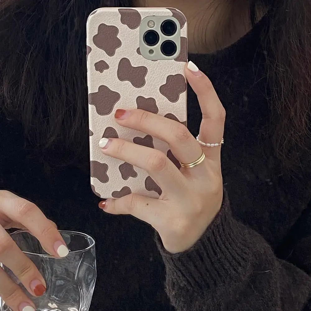 Новый мягкий чехол карамельного цвета с рисунком молочной коровы для iPhone 12 Pro Max 11 X XS XR 7 8 Plus 12mini, кожаный IMD чехол 2 в 1
Новый мягкий чехол карамельного цвета с рисунком молочной коровы для iPhone 12 Pro Max 11 X XS XR 7 8 Plus 12mini, кожаный IMD чехол 2 в 1
