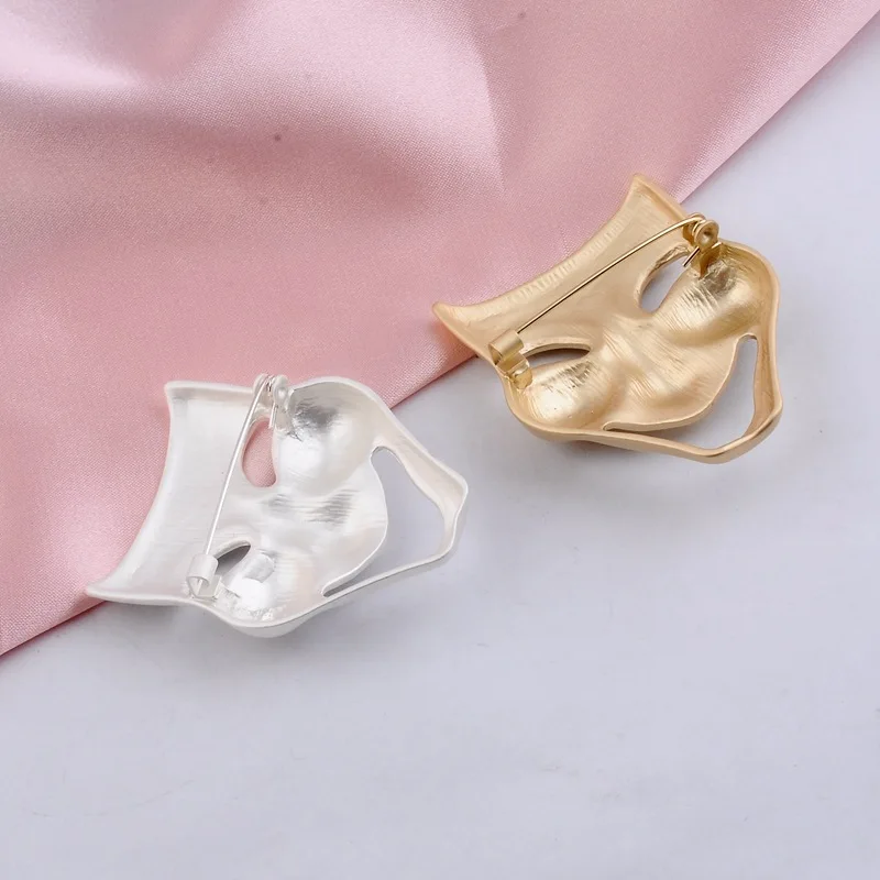 1pc New Design Fashion Alloy Gold Silver Clown Mask Brooch Creative Vintage Scarf Suit Jacket Coat Decoration Unisex Jewelry
1pc New Design Fashion Alloy Gold Silver Clown Mask Brooch Creative Vintage Scarf Suit Jacket Coat Decoration Unisex Jewelry