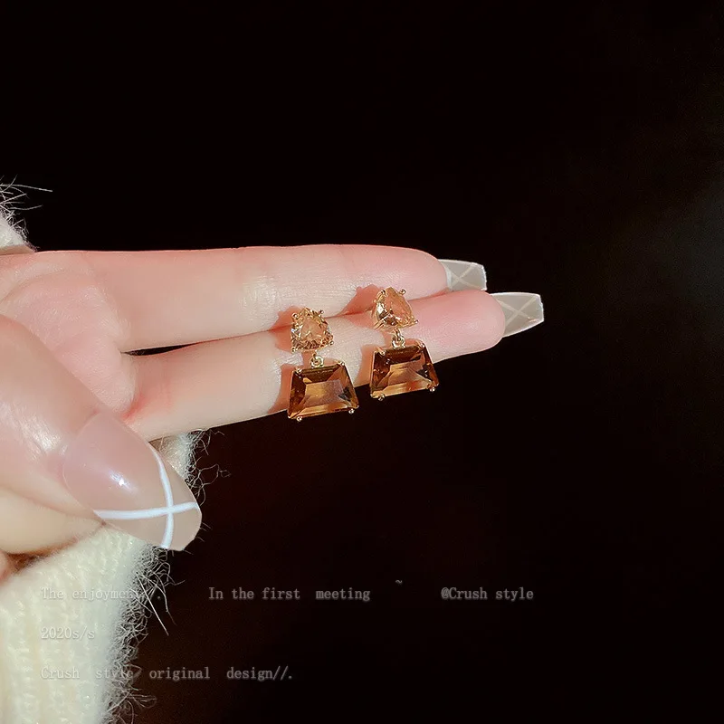 Real Gold Plated 925 Silver Needle Geometric Trapezoidal Earrings Korea East Gate Fashion Personalized Small F
Real Gold Plated 925 Silver Needle Geometric Trapezoidal Earrings Korea East Gate Fashion Personalized Small F