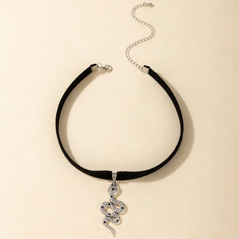 CBEYT Goth Punk Snake Pendant Gothic Choker Necklace For Women Chocker SexyBlack Short Flannel Collar Clavicle Chain Necklaces
CBEYT Goth Punk Snake Pendant Gothic Choker Necklace For Women Chocker SexyBlack Short Flannel Collar Clavicle Chain Necklaces