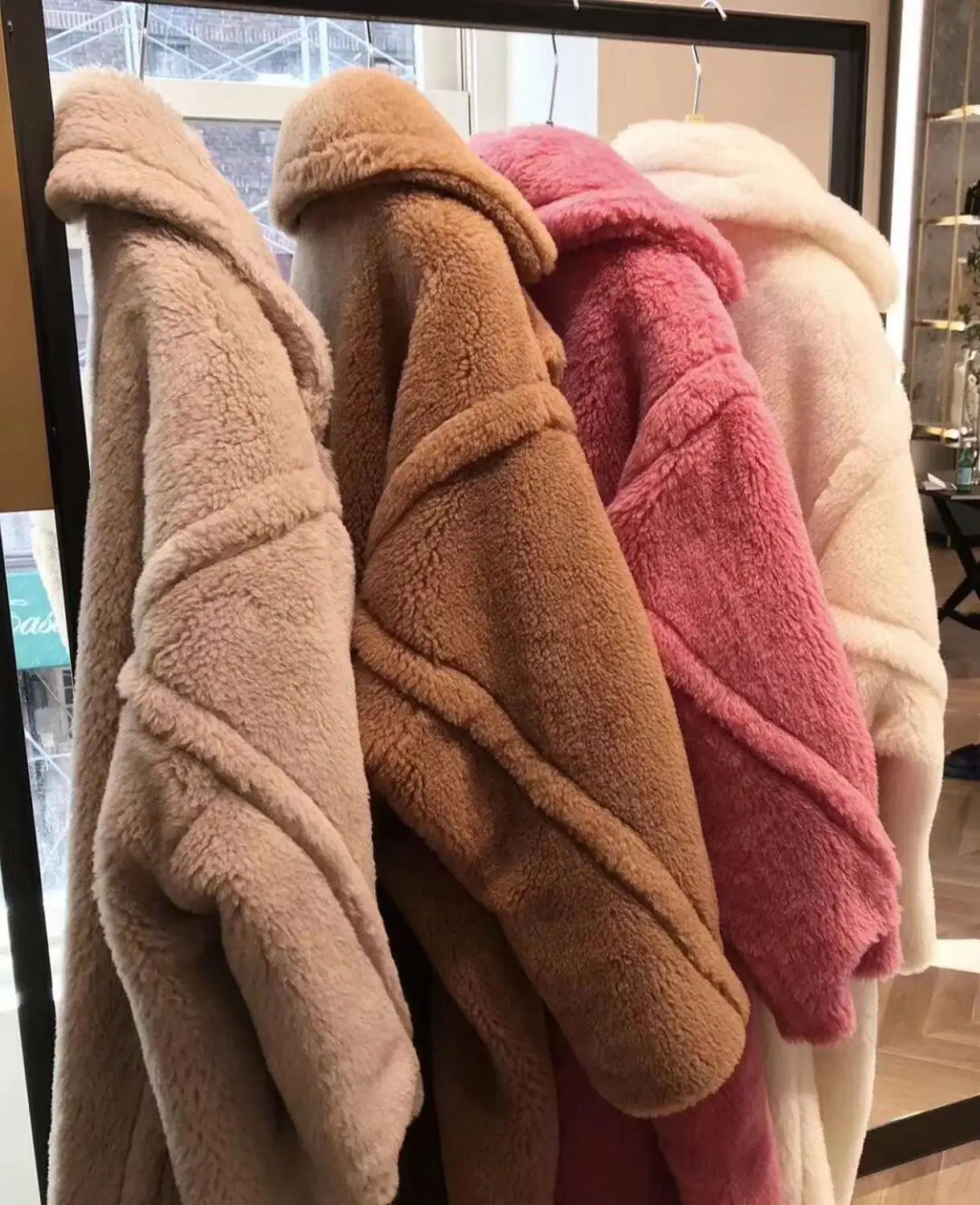 2020 new High quality wool Coat Women Winter Suit Collar Long Nature Teddy Bear Fur Coats Over coat
2020 new High quality wool Coat Women Winter Suit Collar Long Nature Teddy Bear Fur Coats Over coat