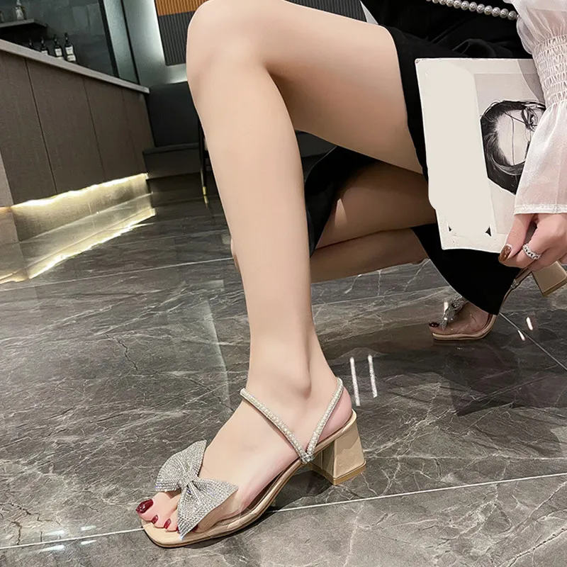 Shoes Butterfly-Knot Woman's Slippers Slides Med Fashion Heeled Mules Jelly Flip Flops Square heel 2021 Summer Luxury High Glitt
Shoes Butterfly-Knot Woman's Slippers Slides Med Fashion Heeled Mules Jelly Flip Flops Square heel 2021 Summer Luxury High Glitt