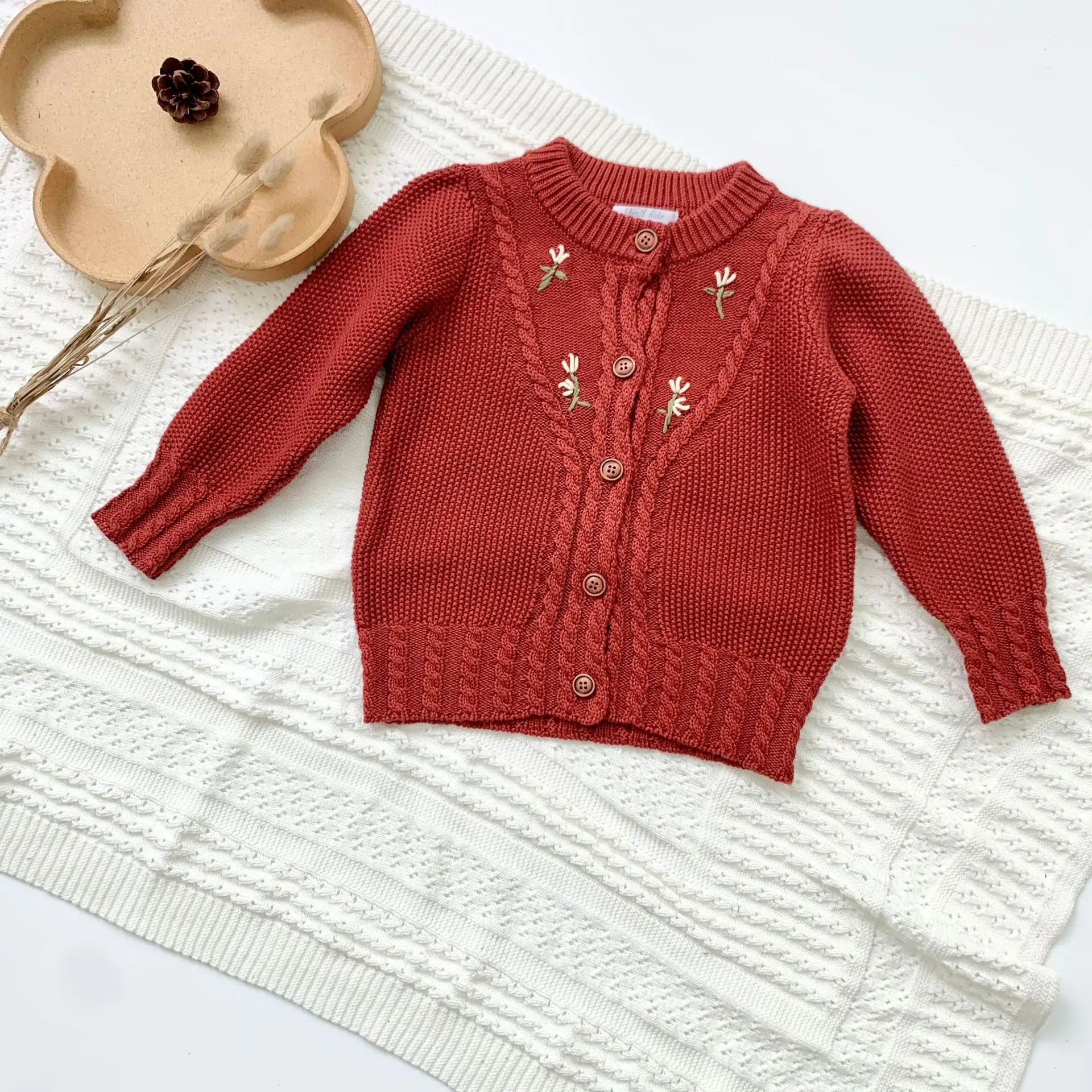 Children's sweater spring and autumn knitted jacket brick red embroidery flowers girls knitted cardigan
Children's sweater spring and autumn knitted jacket brick red embroidery flowers girls knitted cardigan