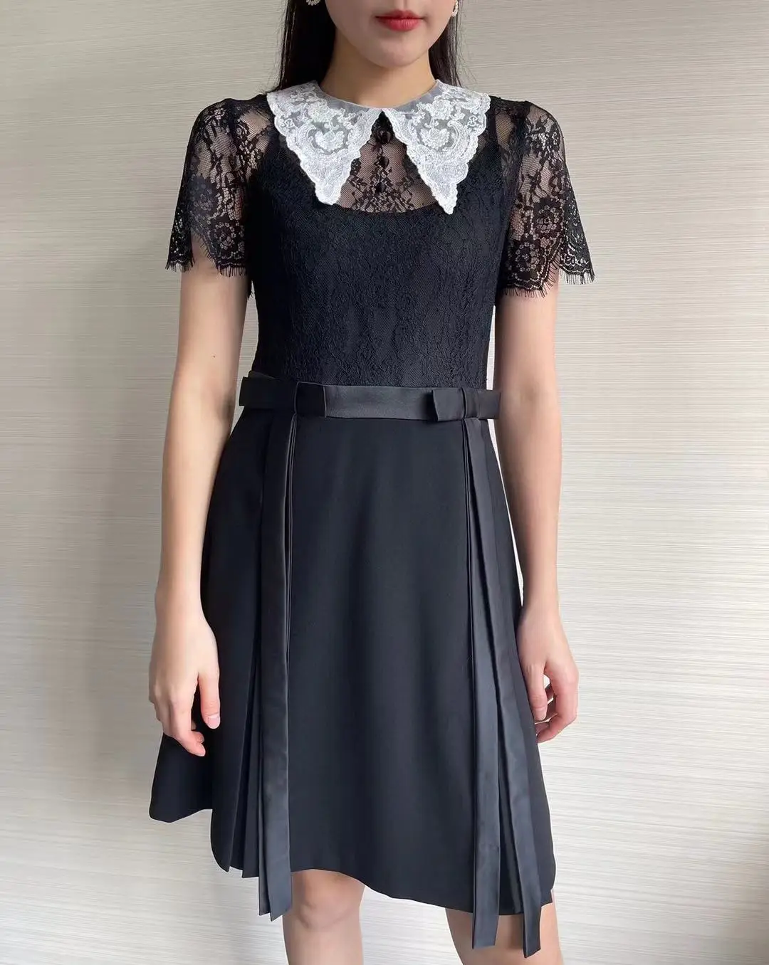 2021 Summer Runway Women Luxury Lace Floral Embroidery Knee-length Dress Femme Elegant Short Sleeves Dresses Vestidos
2021 Summer Runway Women Luxury Lace Floral Embroidery Knee-length Dress Femme Elegant Short Sleeves Dresses Vestidos