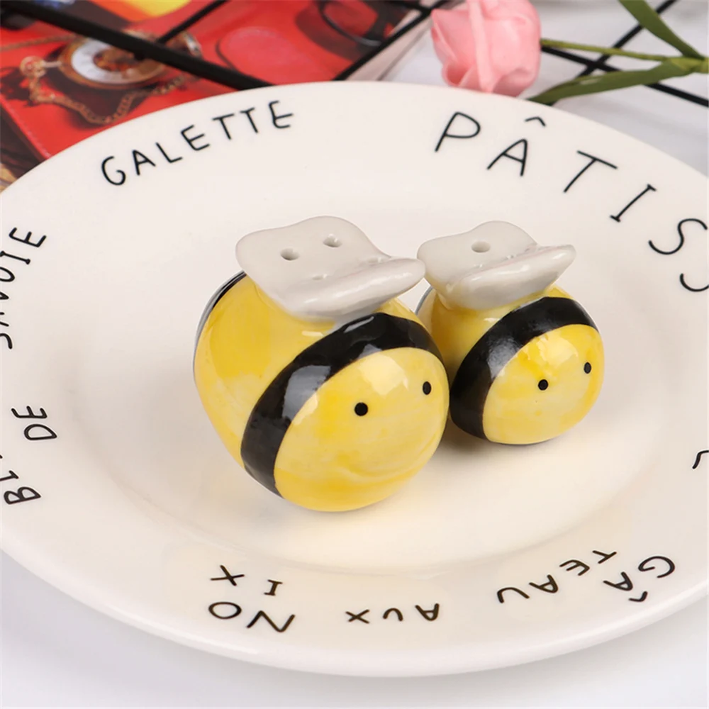 1 Pair Ceramic Salt & Pepper Pots Condiment Set Bee For Home Restaurant With Gift Box 
1 Pair Ceramic Salt & Pepper Pots Condiment Set Bee For Home Restaurant With Gift Box