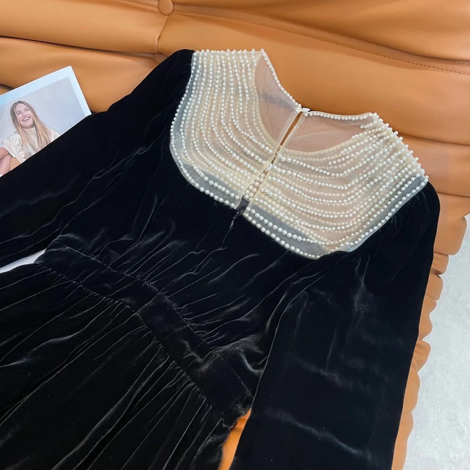 High-end Black Velvet Dress Women White Pearl Decoration O-neck Dress Top Quality 3D Cut High Waist Mini Dress Lady Winter 2021
High-end Black Velvet Dress Women White Pearl Decoration O-neck Dress Top Quality 3D Cut High Waist Mini Dress Lady Winter 2021