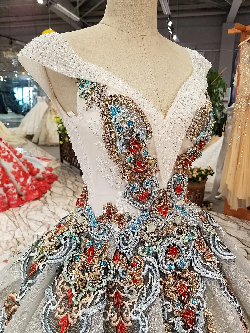 BGW HT32829 Court Style Ruffer Evening Party Prom V Neck Cap Sleeve Keyhole Back Puffy Evening Dress With Color Applique Crystal
BGW HT32829 Court Style Ruffer Evening Party Prom V Neck Cap Sleeve Keyhole Back Puffy Evening Dress With Color Applique Crystal