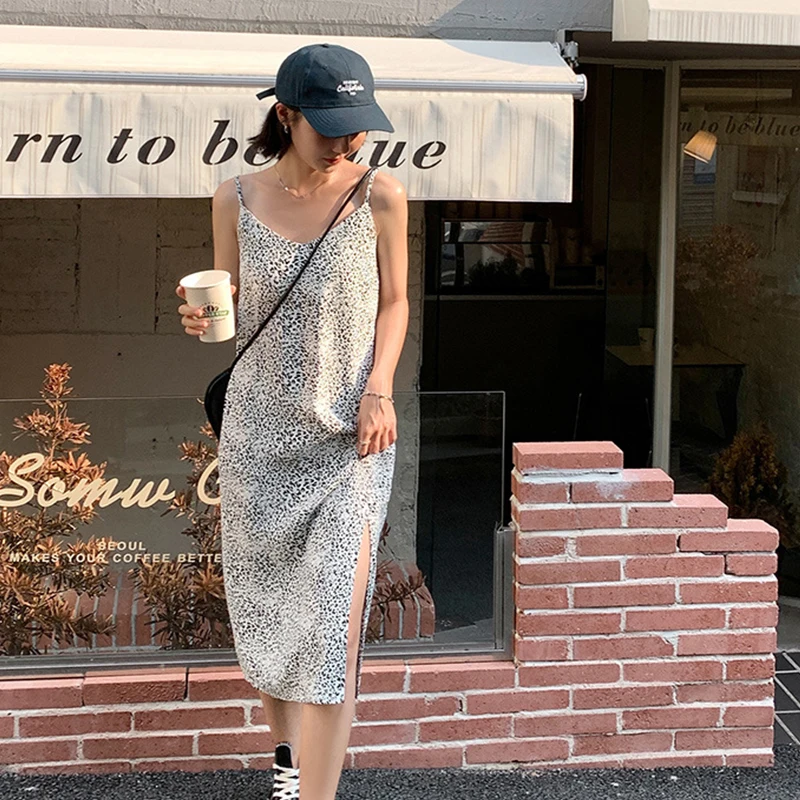 2021 Summer Dress Women Midi Casual Leopard Print V-Neck Sleeveless Sling Korean Fashion Vintage Clothing Sundress Beach
2021 Summer Dress Women Midi Casual Leopard Print V-Neck Sleeveless Sling Korean Fashion Vintage Clothing Sundress Beach