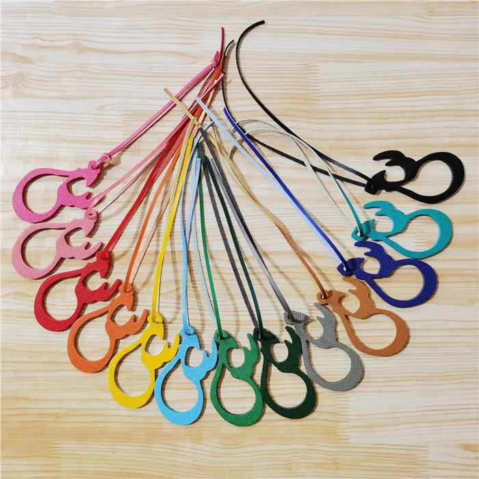 Customer Made Genuine Natural Leather Character Alphabet Arabic Letter Keychain Backpack Pendant Ladies Women Bag Charm
Customer Made Genuine Natural Leather Character Alphabet Arabic Letter Keychain Backpack Pendant Ladies Women Bag Charm