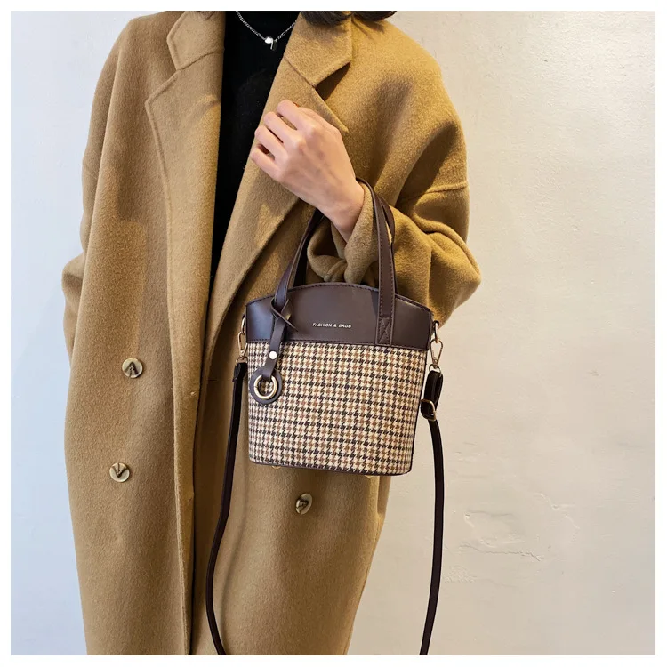 New texture bucket bag, new fashion women's multi-functional large-capacity lattice single-shoulder messenger bag, female bag
New texture bucket bag, new fashion women's multi-functional large-capacity lattice single-shoulder messenger bag, female bag
