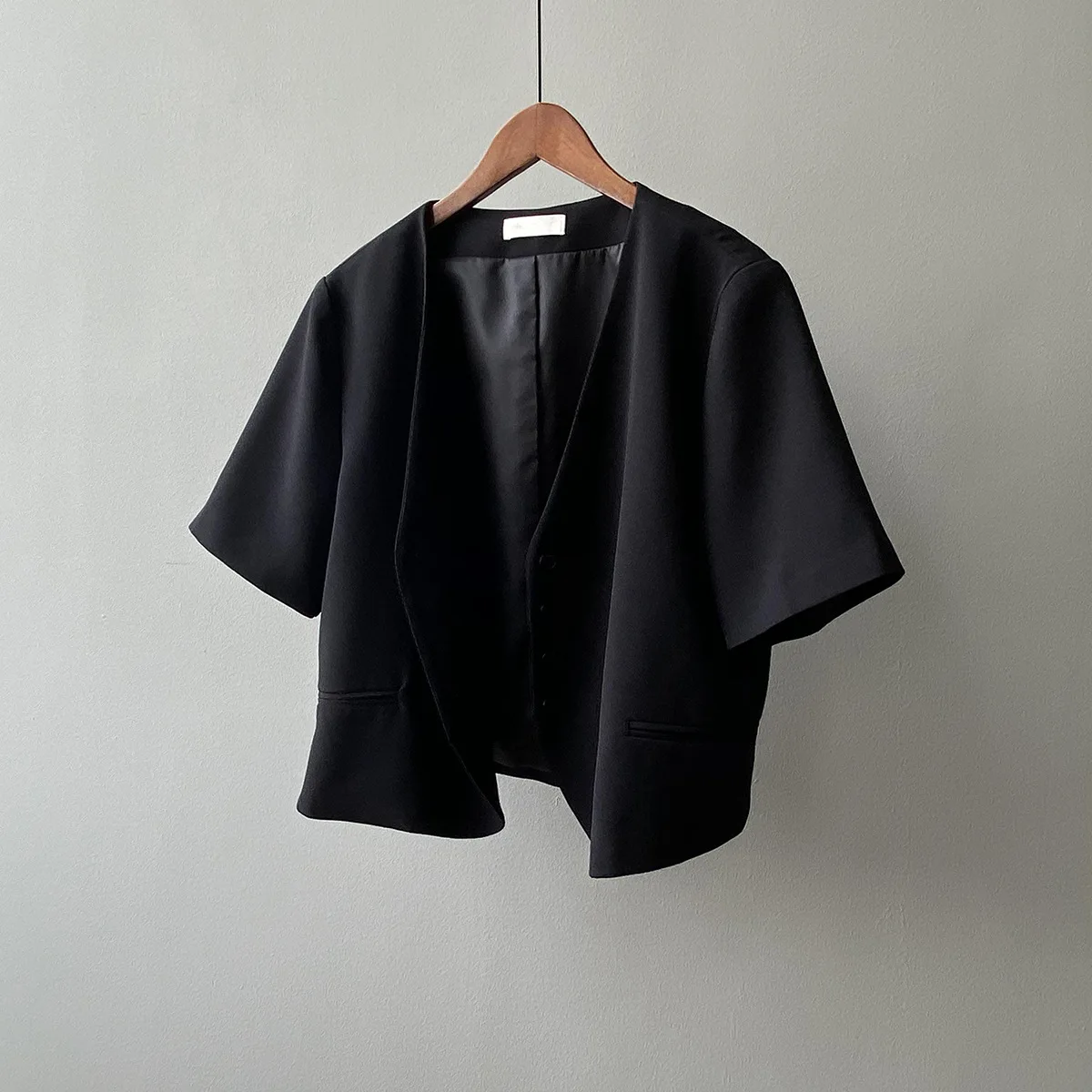 COZOK V-neck Suit Coat Female 2021 Summer New Korean Loose Simple Temperament Suit Top Female 2978
COZOK V-neck Suit Coat Female 2021 Summer New Korean Loose Simple Temperament Suit Top Female 2978