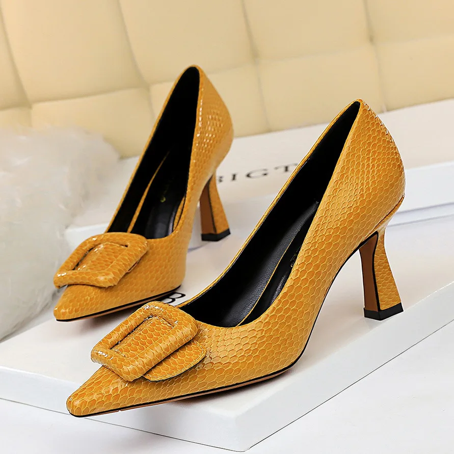 BIGTREE Sexy Professional Ol Snake Pattern High Heels Shallow Mouth Pointed Belt Buckle Single Shoes Women's High Heels 1878-8
BIGTREE Sexy Professional Ol Snake Pattern High Heels Shallow Mouth Pointed Belt Buckle Single Shoes Women's High Heels 1878-8