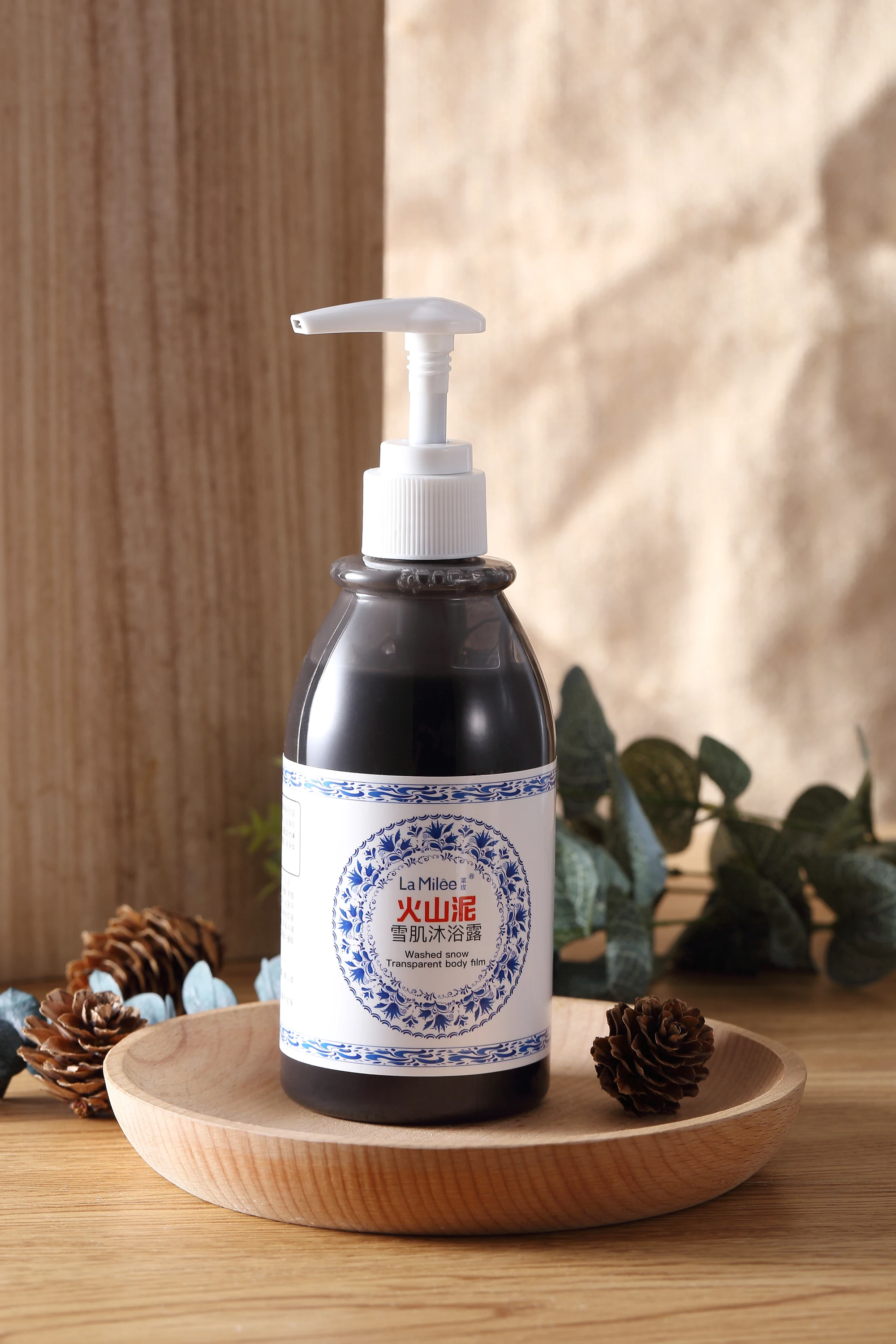 Private Label Whitening Body Wash Peeling Shower Gel 250ml Exfoliating Body Volcanic Mud Wash 
Private Label Whitening Body Wash Peeling Shower Gel 250ml Exfoliating Body Volcanic Mud Wash