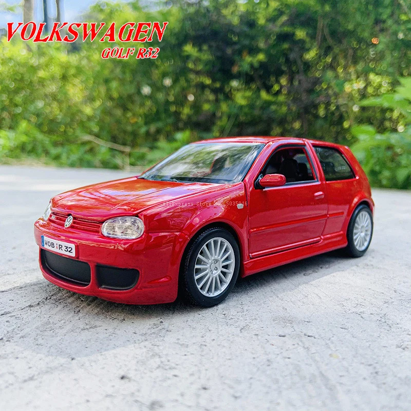Maisto 1:25 Volkswagen Golf R32 classic cars simulation Die casting alloy car model crafts decoration collection toy tools gift
Maisto 1:25 Volkswagen Golf R32 classic cars simulation Die casting alloy car model crafts decoration collection toy tools gift