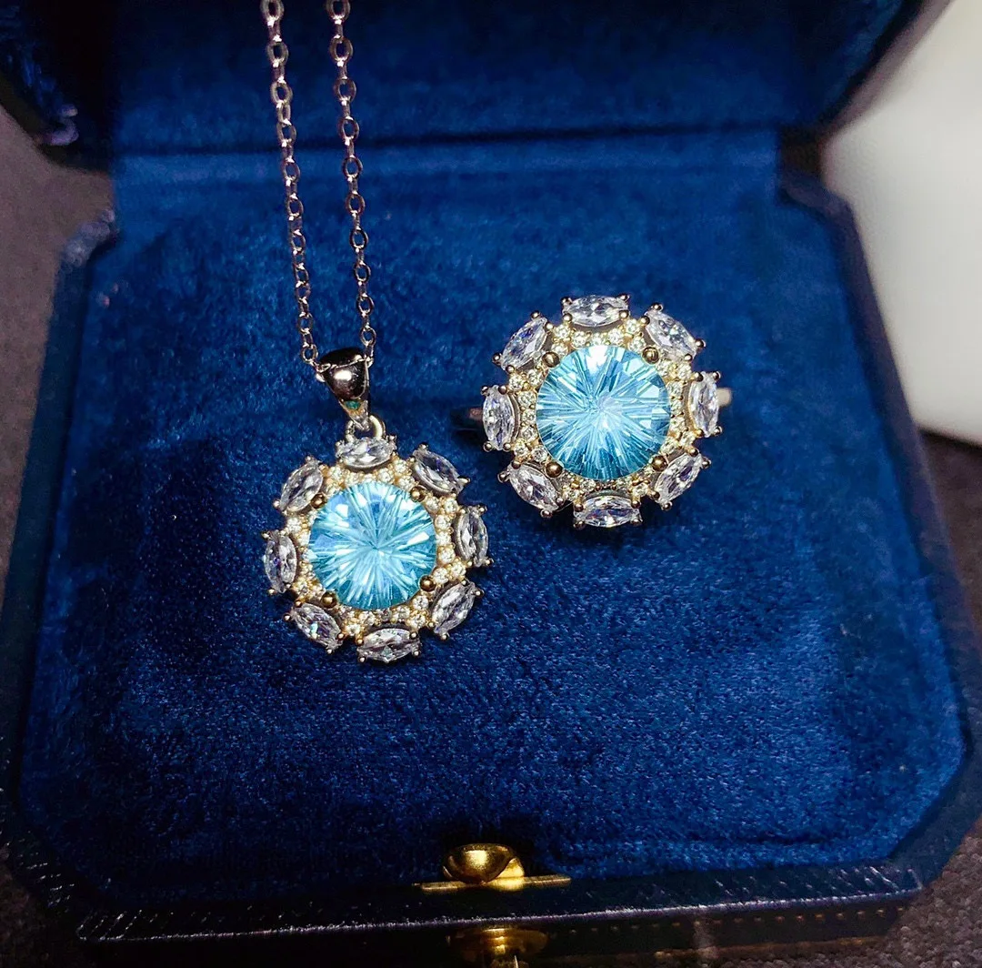 New Sky Blue Topaz Jewelry Set Inlaid Gemstone Ring Pendant for Women Choker 925 Silver Firework Cut Two-Color Plating Necklace
New Sky Blue Topaz Jewelry Set Inlaid Gemstone Ring Pendant for Women Choker 925 Silver Firework Cut Two-Color Plating Necklace