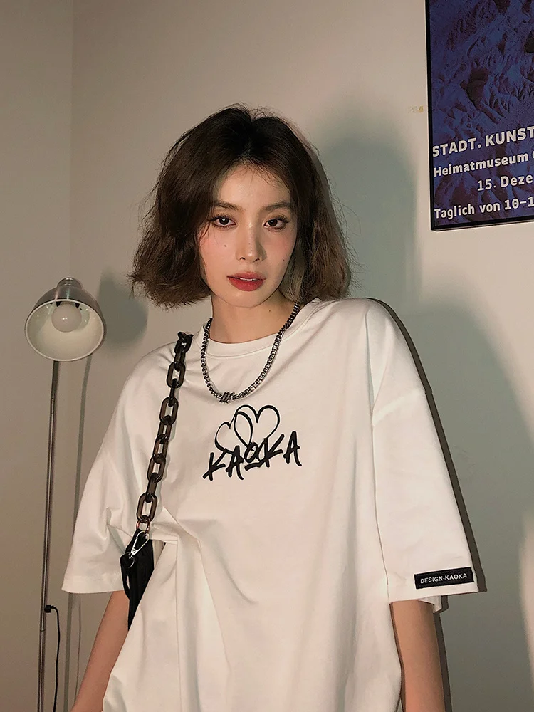 Футболка женская свободного покроя с коротким рукавом и круглым вырезом
Футболка женская свободного покроя с коротким рукавом и круглым вырезом