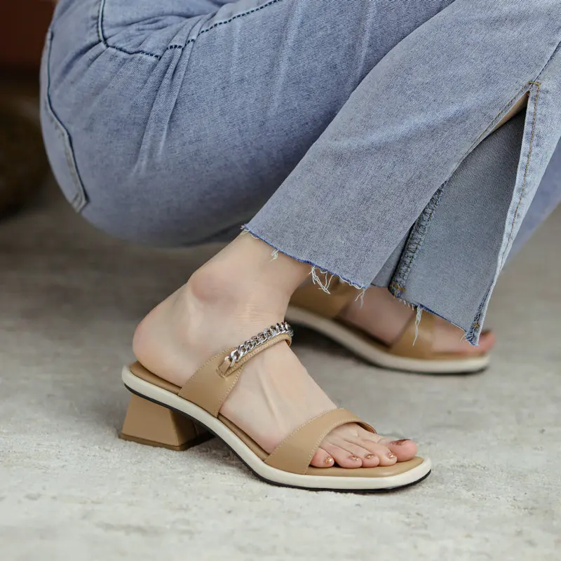 Punk Women Mules Shoes Metal Decoration Thick Heels Sandals For Women 2021 Summer Fashion Basic Casual Shoes Woman
Punk Women Mules Shoes Metal Decoration Thick Heels Sandals For Women 2021 Summer Fashion Basic Casual Shoes Woman