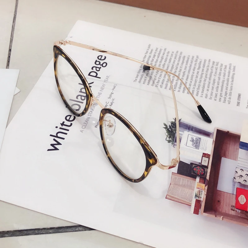 Classic Metal Frame Glasses Women Retro Anti Blue Light Glasses Frame Men Round Eyeglasses Transparent Solid Color Eyeglass 
Classic Metal Frame Glasses Women Retro Anti Blue Light Glasses Frame Men Round Eyeglasses Transparent Solid Color Eyeglass