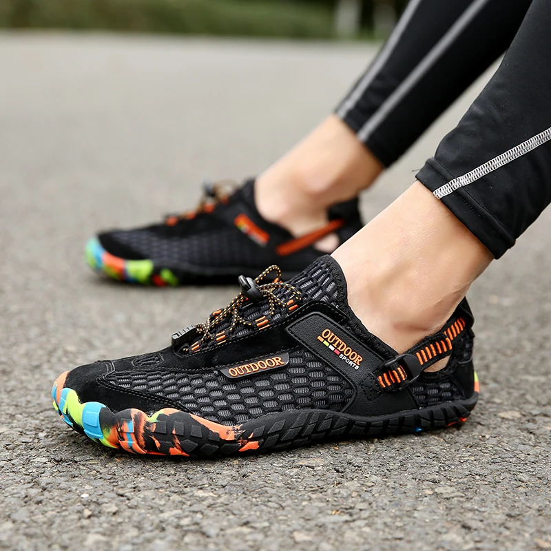 Мужские легкие сандалии для тенниса, темно-синие дышащие пляжные сандалии для воды, повседневная обувь для улицы, размеры 36-47, лето 2020
Мужские легкие сандалии для тенниса, темно-синие дышащие пляжные сандалии для воды, повседневная обувь для улицы, размеры 36-47, лето 2020