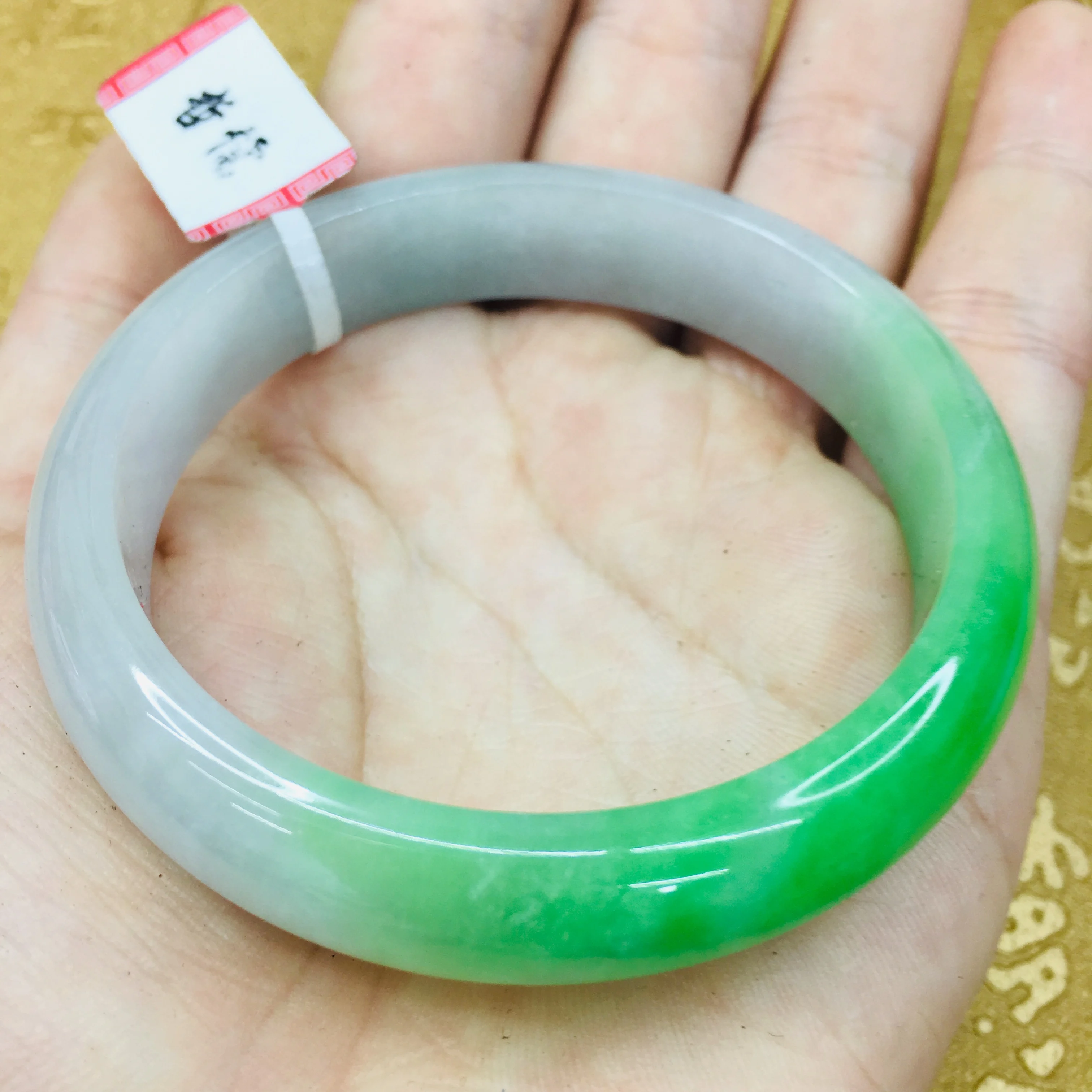Send A certificate natural Jadeite bracelets carved half green two-color 54-61mm female jade bracelet jewelry gifts
Send A certificate natural Jadeite bracelets carved half green two-color 54-61mm female jade bracelet jewelry gifts
