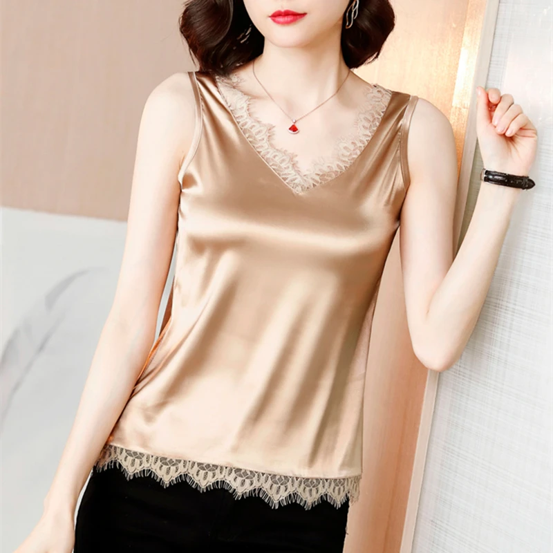 Korean Fashion Silk Tank Top Women Satin Office Lady Tank Top Lace Solid Loose Clothing for Women
Korean Fashion Silk Tank Top Women Satin Office Lady Tank Top Lace Solid Loose Clothing for Women