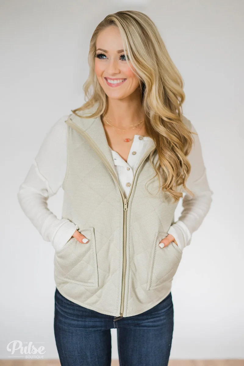 Осенне-зимнее модное женское хлопковое пальто на молнии без рукавов, облегающий утепленный жилет, топы
Осенне-зимнее модное женское хлопковое пальто на молнии без рукавов, облегающий утепленный жилет, топы