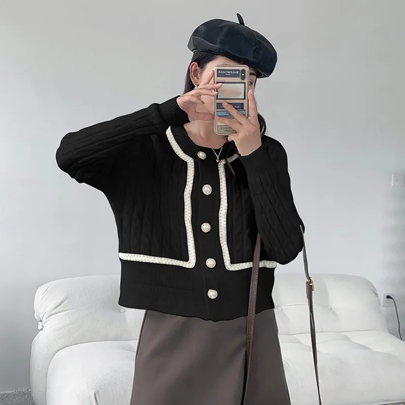 Korean Single-Breasted Cardigan Sweater Coats Long Sleeved Outerwear Autumn And Winter New Round Neck Knitted Jackets For Women
Korean Single-Breasted Cardigan Sweater Coats Long Sleeved Outerwear Autumn And Winter New Round Neck Knitted Jackets For Women