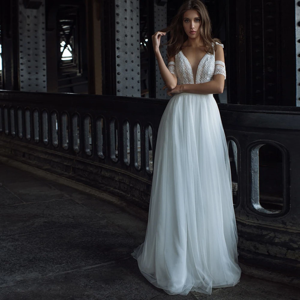 Sexy A-Line Wedding Dresses Custom Made Appliques Lace Bows V-Neck Sleeveless Backless Sweep Strain 2021 Bridal Gowns
Sexy A-Line Wedding Dresses Custom Made Appliques Lace Bows V-Neck Sleeveless Backless Sweep Strain 2021 Bridal Gowns