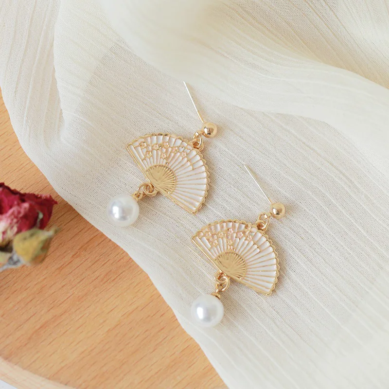 Ethnic Style Creative Vintage Fan-shaped Jewelry Personality Girl Women's Accessories Fashion Imitation Pearl Dangle Earrings
Ethnic Style Creative Vintage Fan-shaped Jewelry Personality Girl Women's Accessories Fashion Imitation Pearl Dangle Earrings