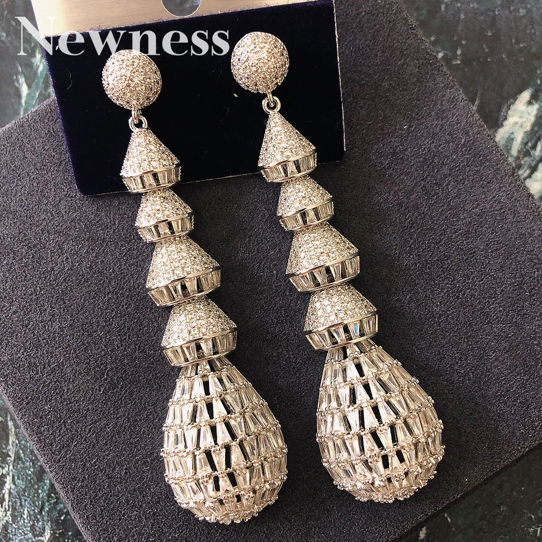 Newness Luxury long Earrings AAA Cubic Zirconia Crystal Bridal Drop Earrings Luxury Wedding Jewelry for Brides Wedding
Newness Luxury long Earrings AAA Cubic Zirconia Crystal Bridal Drop Earrings Luxury Wedding Jewelry for Brides Wedding