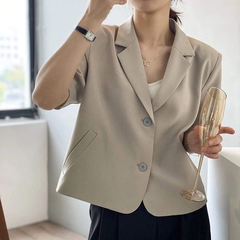 SHENGPALAE Temperament Blazer Women's Summer 2021 New Notched Loose Single Breasted Short Sleeve Suit Coat Female Fashion 5E598
SHENGPALAE Temperament Blazer Women's Summer 2021 New Notched Loose Single Breasted Short Sleeve Suit Coat Female Fashion 5E598