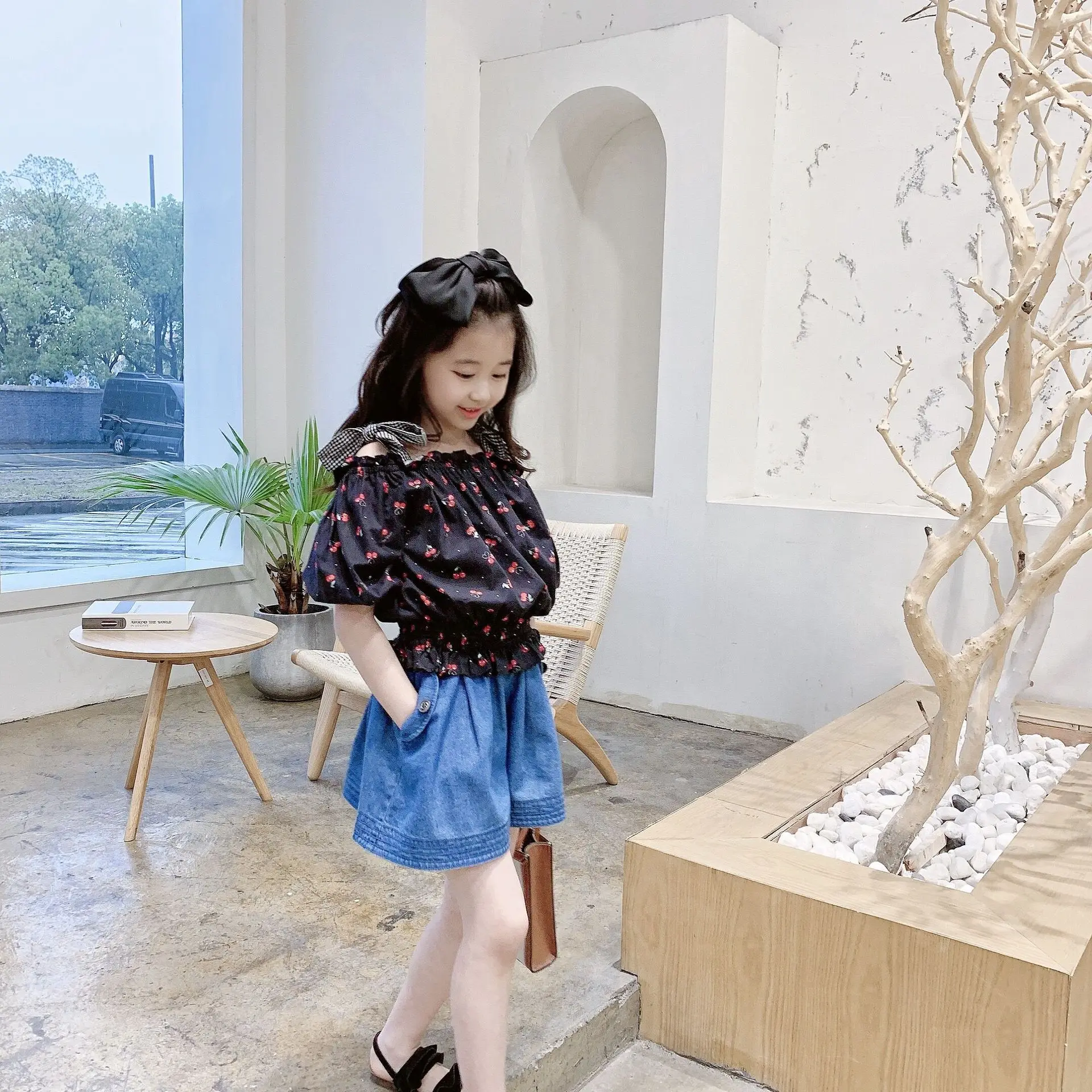 21 Summer kids set cherry pattern tops + denim shorts sweet toddler kids clothing
21 Summer kids set cherry pattern tops + denim shorts sweet toddler kids clothing