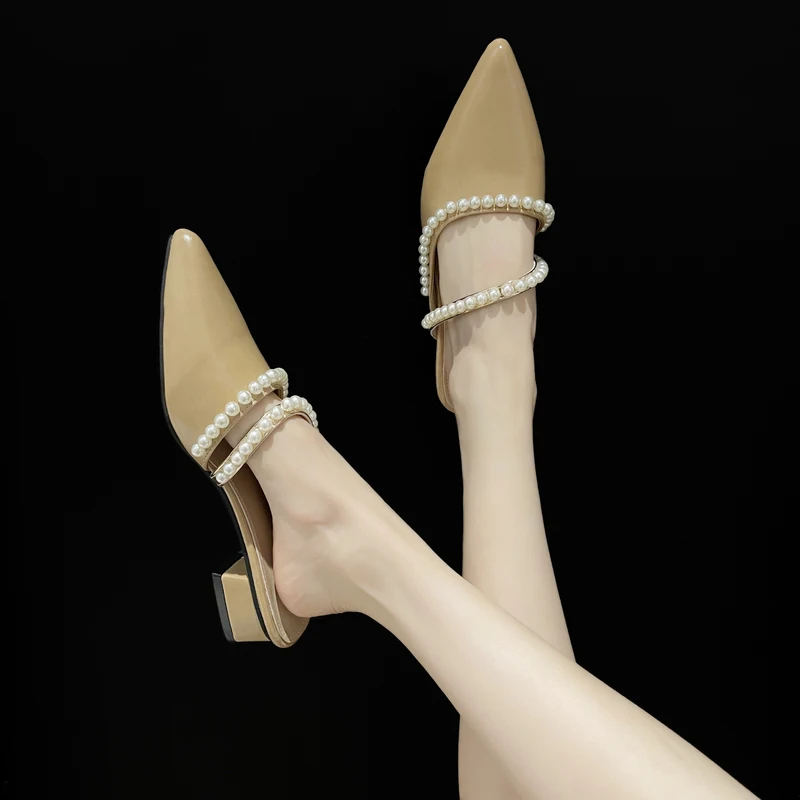 Cover Toe Shoes String Bead Ladies' Slippers Luxury Slides Med Slipers Women Female Mule Square heel Designer Pointed 2021 Mules
Cover Toe Shoes String Bead Ladies' Slippers Luxury Slides Med Slipers Women Female Mule Square heel Designer Pointed 2021 Mules