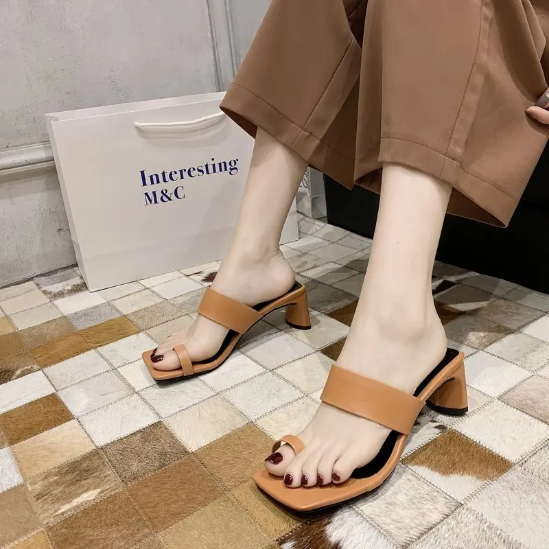 Shoes Slippers Women Summer Pantofle Slides Med Heeled Mules Fashion Rubber Flip Flops 2021 High Luxury Soft Hawaiian Rome PU Co
Shoes Slippers Women Summer Pantofle Slides Med Heeled Mules Fashion Rubber Flip Flops 2021 High Luxury Soft Hawaiian Rome PU Co