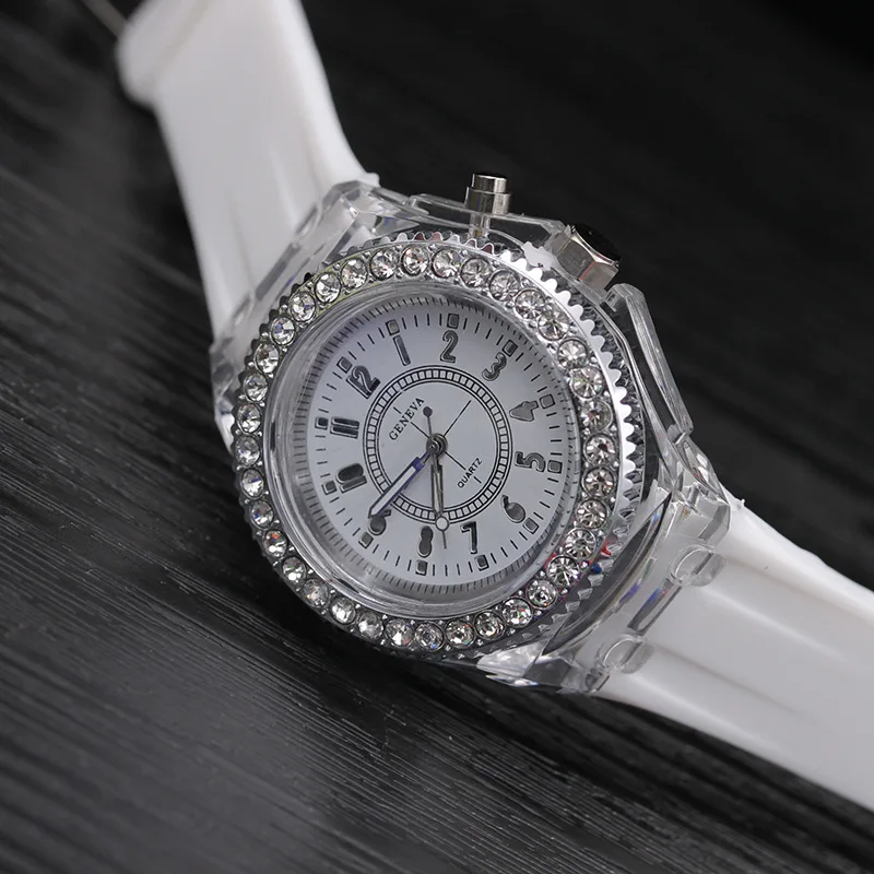 Fashion Ladies Dresses Watch Silicone LED Luminous Women Men Sports Wristwatches 7 Colors Flash Quartz Clocks Relogios Masculino 
Fashion Ladies Dresses Watch Silicone LED Luminous Women Men Sports Wristwatches 7 Colors Flash Quartz Clocks Relogios Masculino
