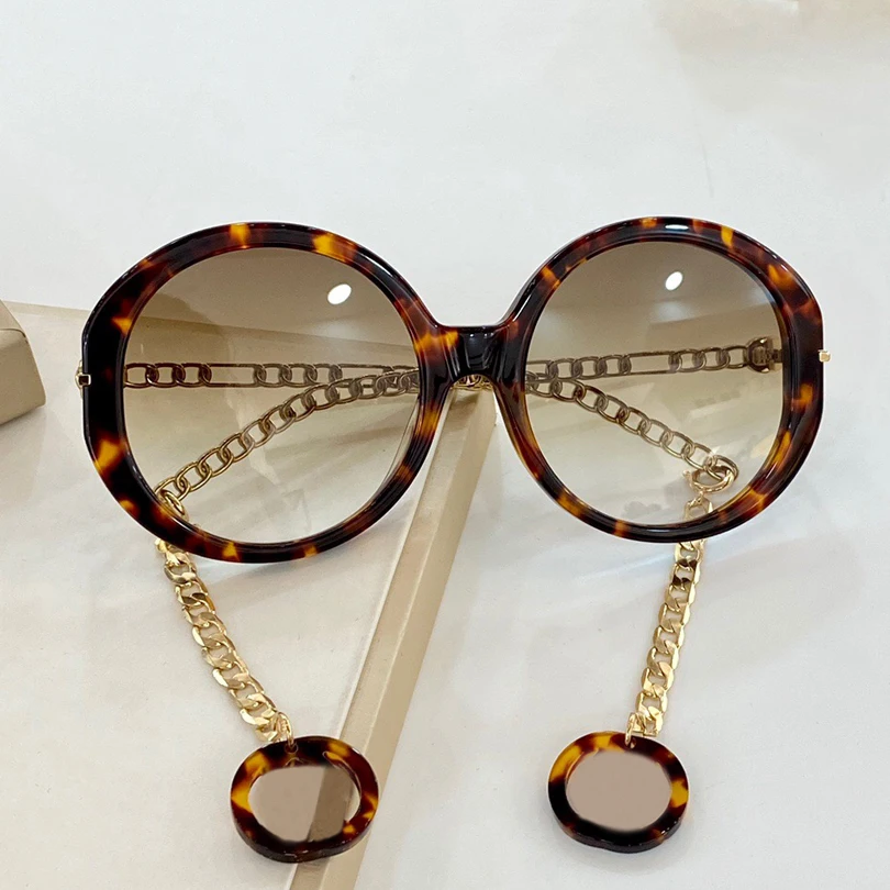 Marble effect Round acetate women sunglasses chain temples with Interlocking charms
Marble effect Round acetate women sunglasses chain temples with Interlocking charms