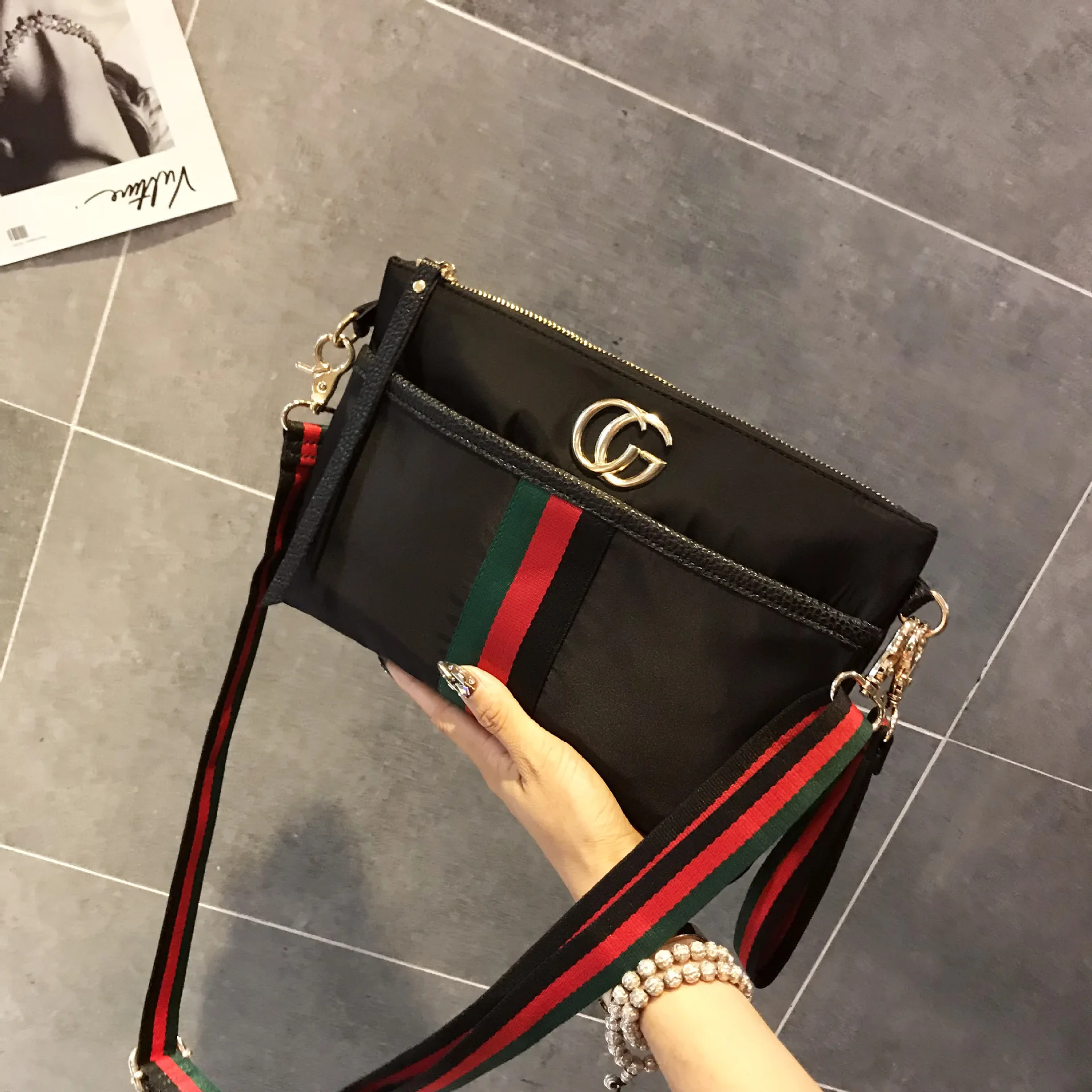 2021 New European and American Fashion Clutch Women 's Bag Printed Envelope Bag Ribbon Women 's Messenger Bag
2021 New European and American Fashion Clutch Women 's Bag Printed Envelope Bag Ribbon Women 's Messenger Bag